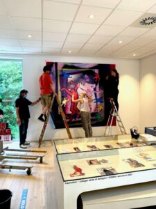 Group hanging large PhoebeNewYork with two ladders